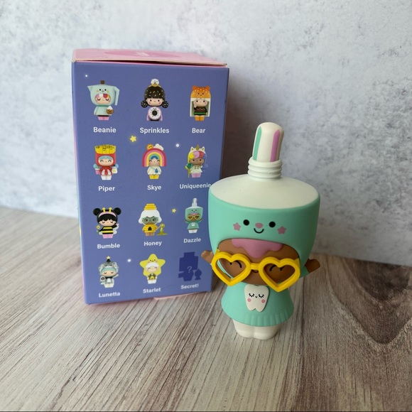 Pop Mart x Momiji - Perfect Partners Open Blind Box - Dazzle (Toothpaste Girl!) - Picture 2 of 6